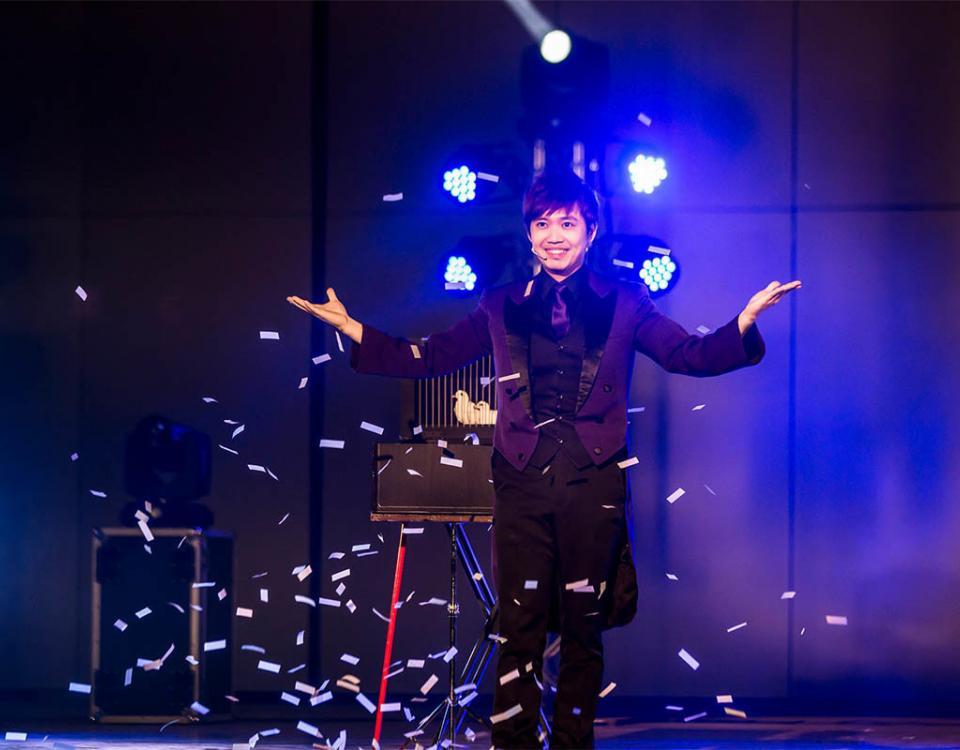 尾牙魔術表演